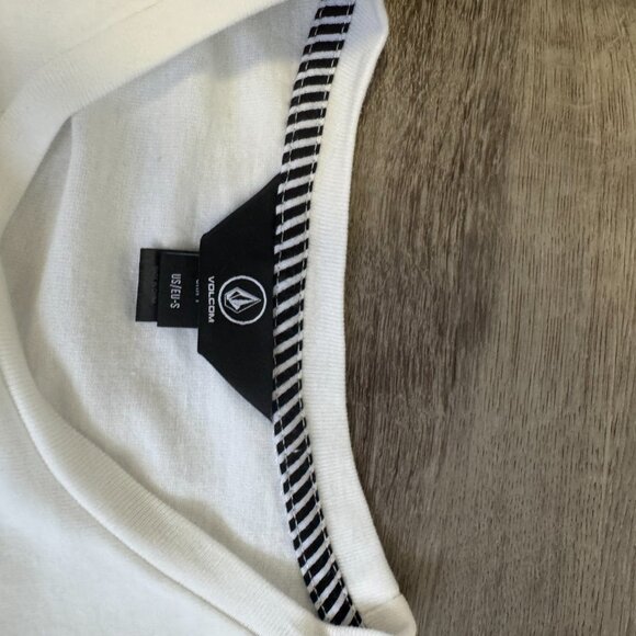 mens volcom 3/4 sleeve tee - Picture 3 of 3